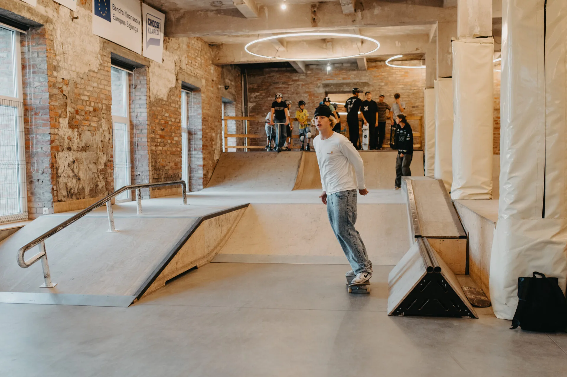 Riedantis jaunuolis AJE+ Skateparke